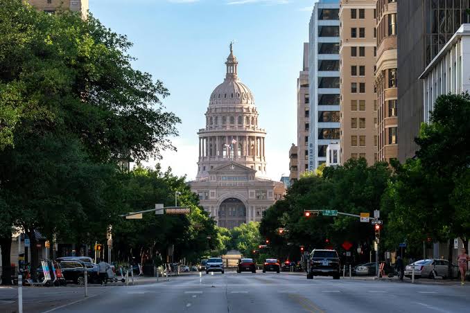 Texas Families Challenge Mandatory Ten Commandments Displays in Public Schools