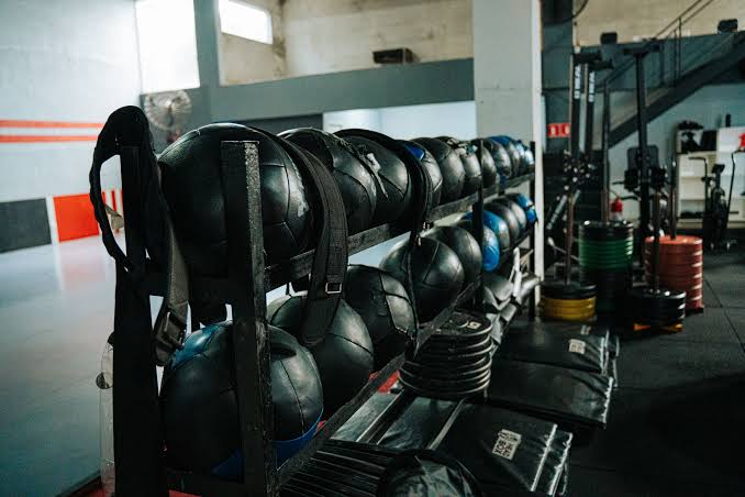 New Fitness Research Raises Concerns About GymTok, Body Image, and Unrealistic Muscle Standards