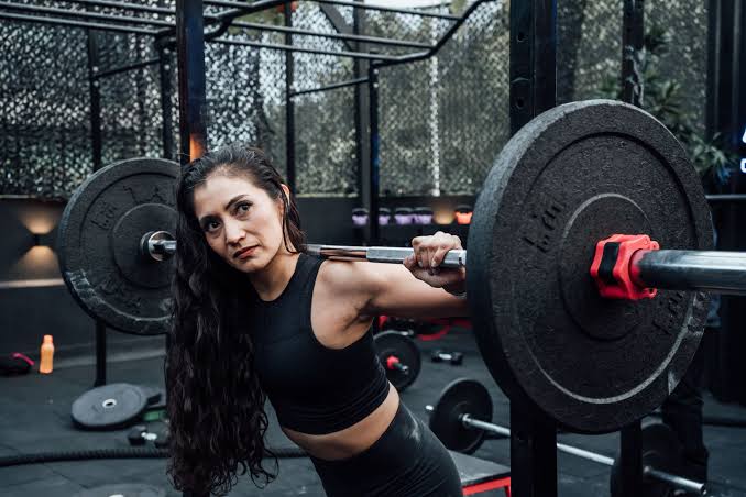 New Research Finds 90–120 Minutes of Strength Training Per Week May Be the Sweet Spot for a Longer Life
