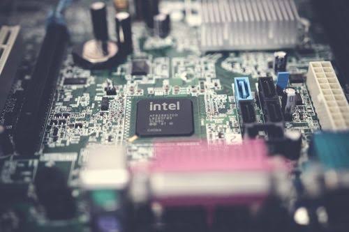Intel Plans More Layoffs While Pursuing a New Chip-Manufacturing Comeback