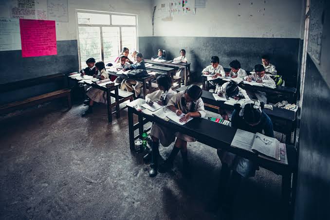 What the Latest Education Research Says About Learning, Teachers, and AI in Schools